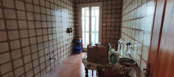 5 rooms Apartment in Palermo, Italy No. 168092 2