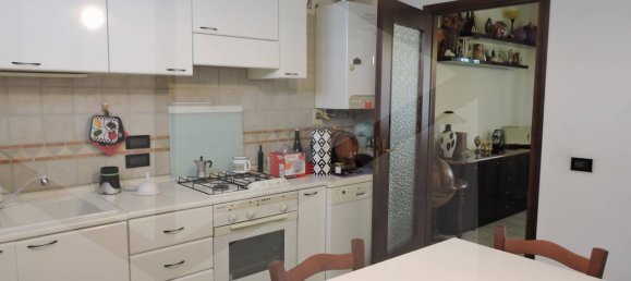 Квартира с 4 комнатами в Модена, Италия № 28935 6