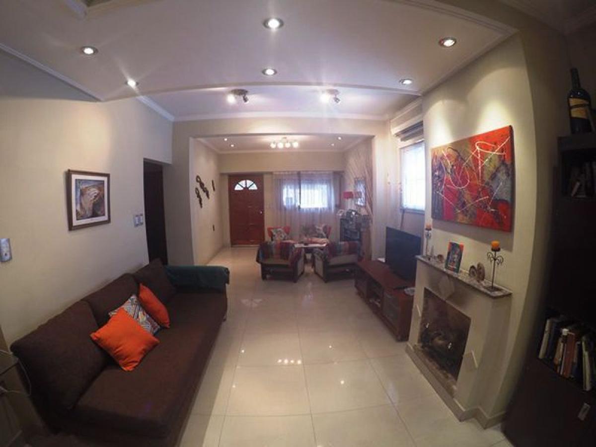 3 bedrooms House in Bermudez, Argentina No. 64290