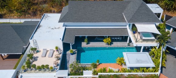 4 bedrooms House in Hua Hin, Thailand No. 74152 8