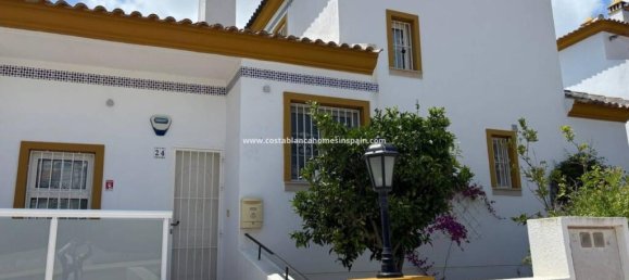 3 bedrooms Villa in Alicante, Spain No. 185754 5