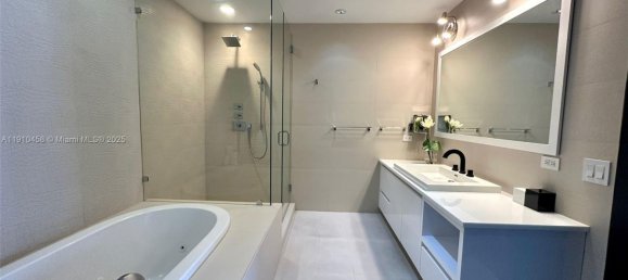 3 dormitorios propiedad comercial en alquiler en Miami, Miami-Dade, Florida, USA № 614914 9