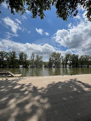 2 bedrooms Apartment in Orleans, France No. 260505