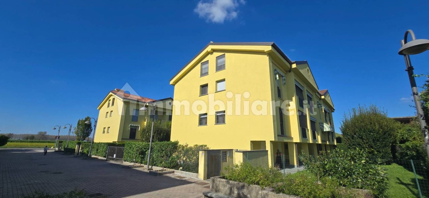 Apartamento de 2 dormitorios en Zeccone, Italy No. 375121