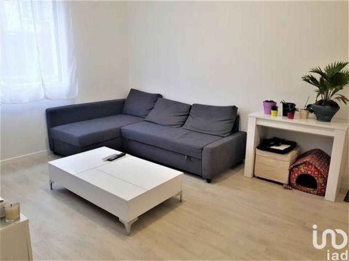 Studio in the Condo in Montreuil, France No. 29046