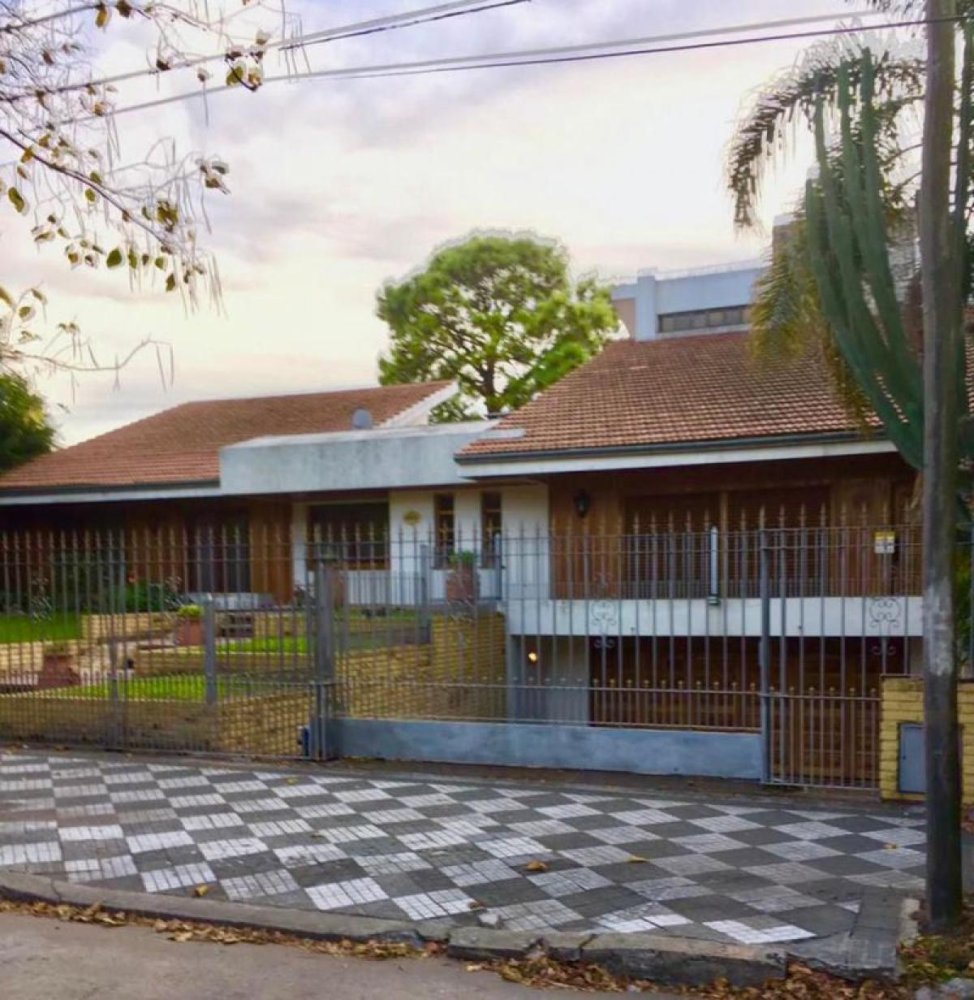 4 bedrooms House in Esteban Echeverria, Argentina No. 18025