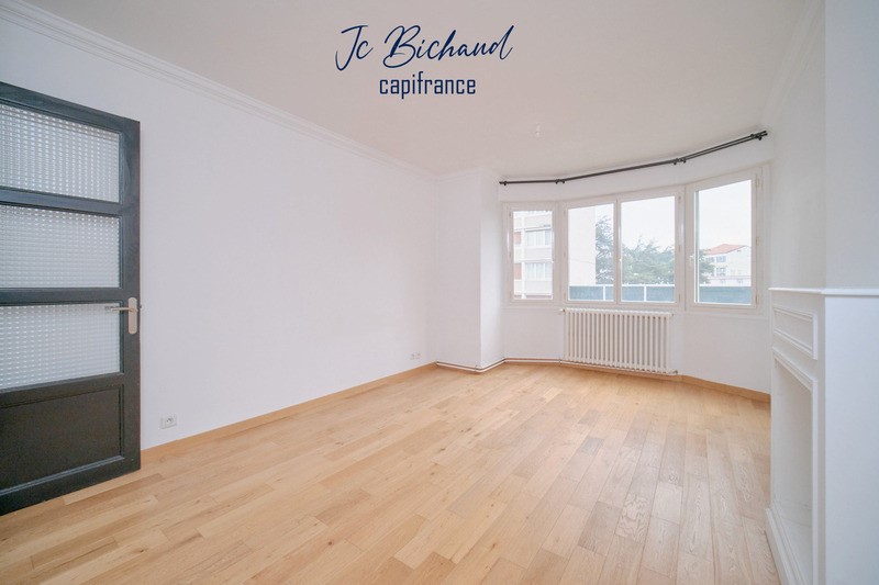 2 bedrooms Apartment in Saint-Etienne, France No. 193456