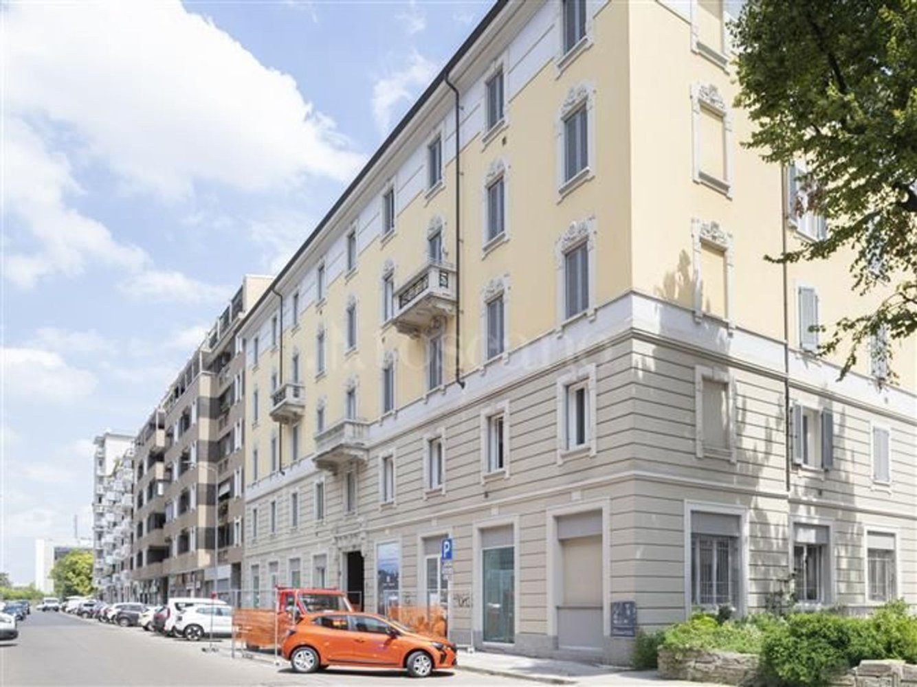 2 rooms Apartment in Milan, Italy No. 338139