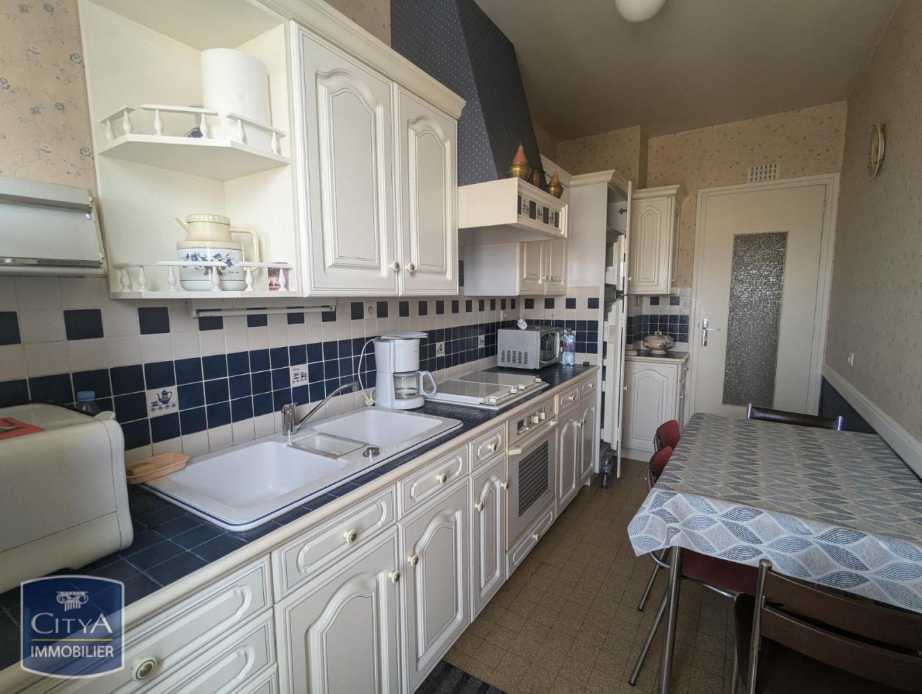 5 rooms Apartment in Le Mans, France No. 110939