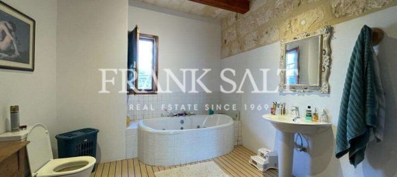 3 bedrooms House in Mellieha, Malta No. 10896 4