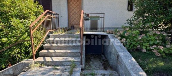 3 bedrooms Villa in Andezeno, Italy No. 288731 4