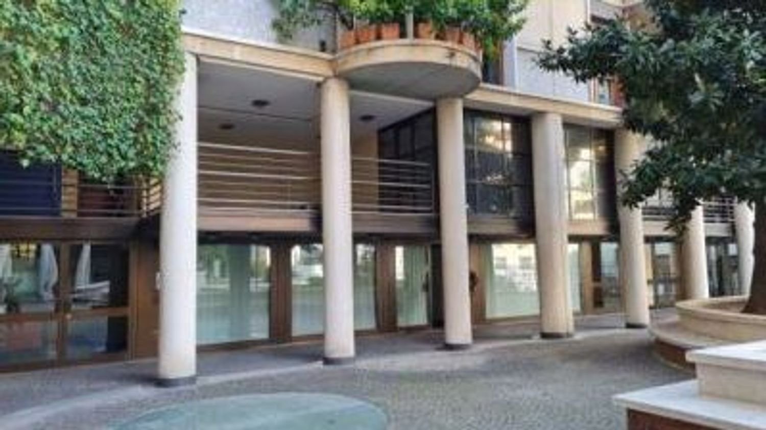 96m² Office in Milan, Italy No. 248212