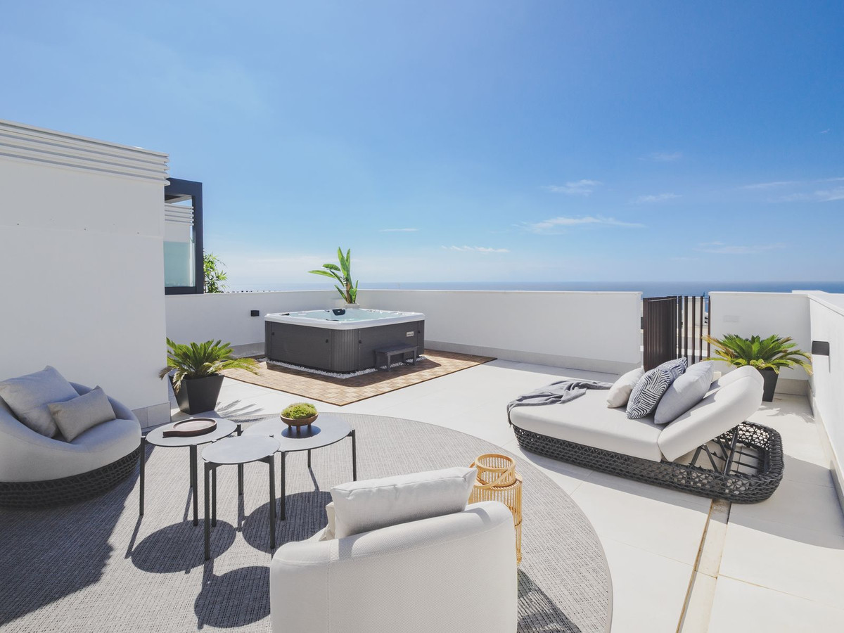 2 bedrooms Penthouse in Fuengirola, Spain No. 177818