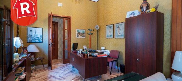 Квартира с 6 комнатами в Лечче, Италия № 61944 17