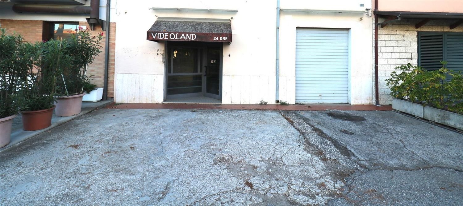 Propriété commerciale à Lugo, Italy 73m² No. 363124