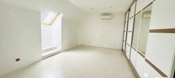 5 bedrooms House in Boynes, France No. 85884 11