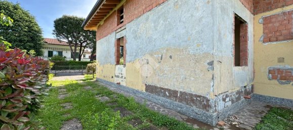 Villa de 4 habitaciónes en Palazzolo sull'Oglio, Italy No. 2047 38