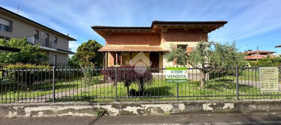 Villa de 4 habitaciónes en Palazzolo sull'Oglio, Italy No. 2047 16