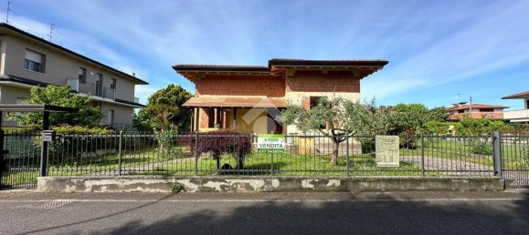 Villa de 4 habitaciónes en Palazzolo sull'Oglio, Italy No. 2047 10