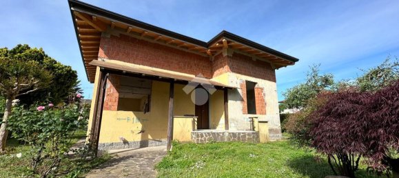 Villa de 4 habitaciónes en Palazzolo sull'Oglio, Italy No. 2047 15