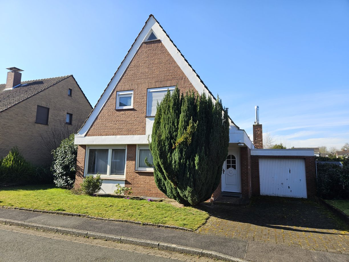 5 rooms House in Wesel, Germany No. 213101