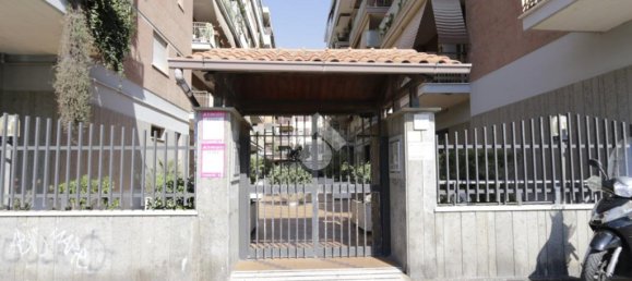 2 bedrooms Apartment in Rome, Italy No. 282482 3