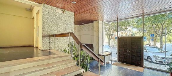 Apartamento de 3 dormitorios en Lisbon, Portugal No. 144201 22