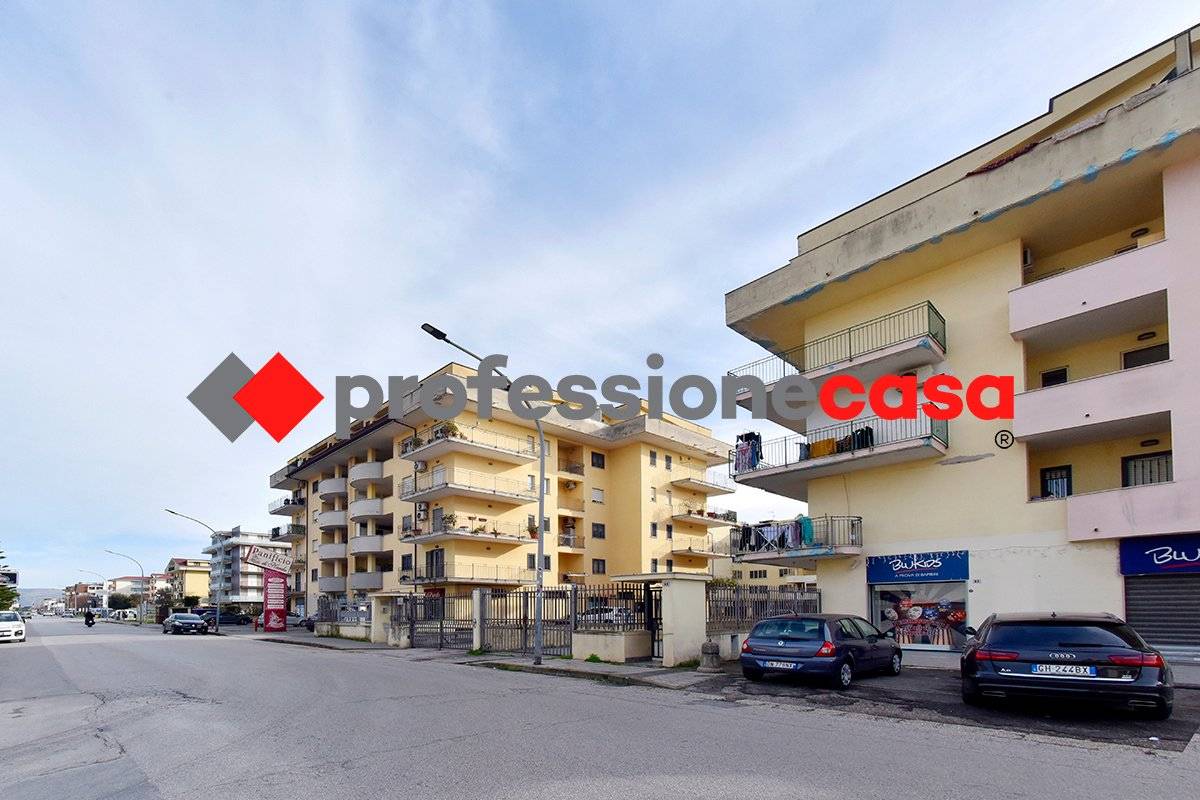Apartamento de 3 dormitorios en San Prisco, Italy No. 293837
