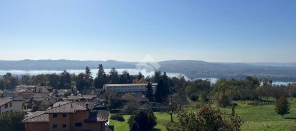 Квартира с 4 комнатами в Комерио, Италия № 179014 8