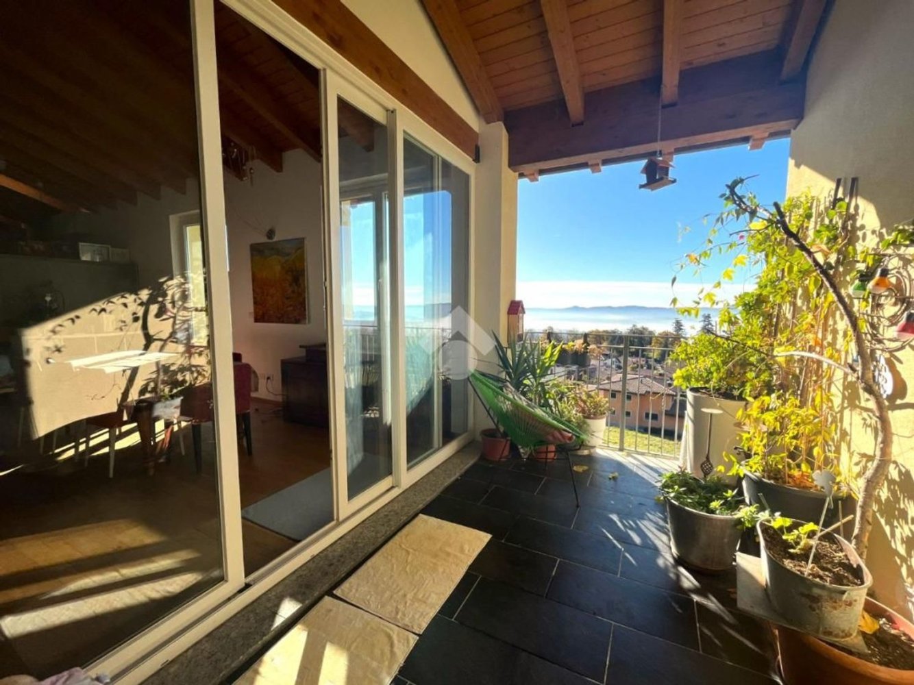 Квартира с 4 комнатами в Комерио, Италия № 179014