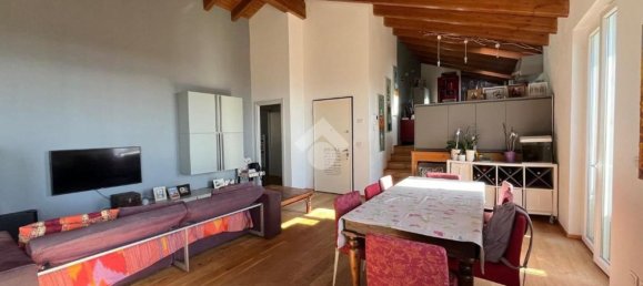 Квартира с 4 комнатами в Комерио, Италия № 179014 5