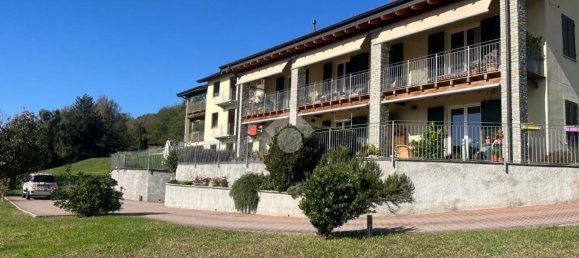 Квартира с 4 комнатами в Комерио, Италия № 179014 11