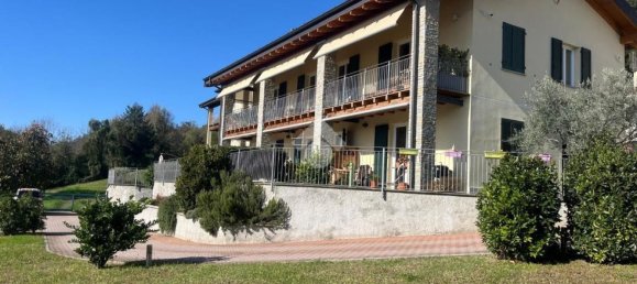 Квартира с 4 комнатами в Комерио, Италия № 179014 14