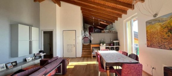 Квартира с 4 комнатами в Комерио, Италия № 179014 3