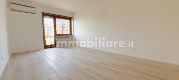 2 Schlafzimmer Wohnung in Rome, Italy, Nr. 348403 2