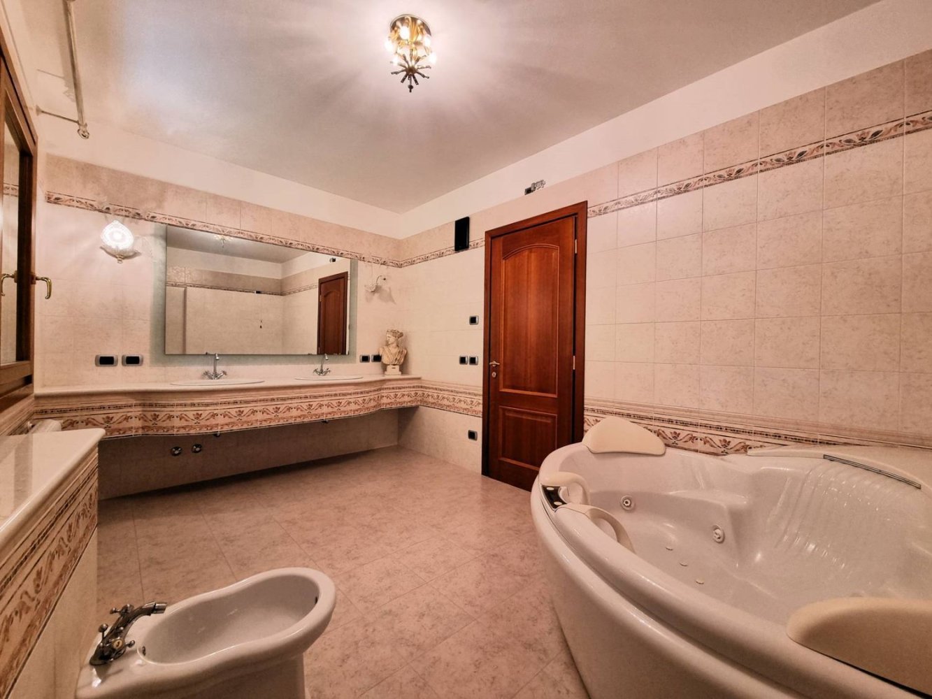 6 rooms Villa in Pordenone, Italy No. 154317