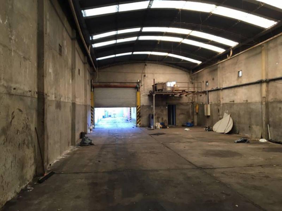 870m² Commercial property in Lanus, Argentina No. 26231