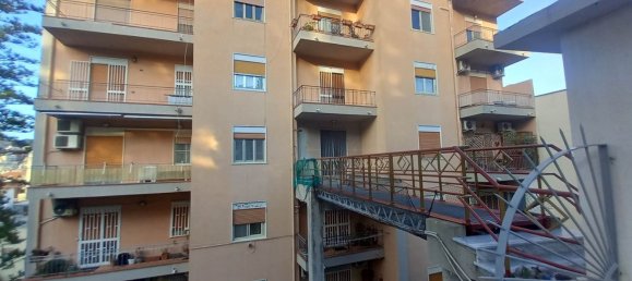 Квартира с 3 комнатами в Мессина, Италия № 49349 3