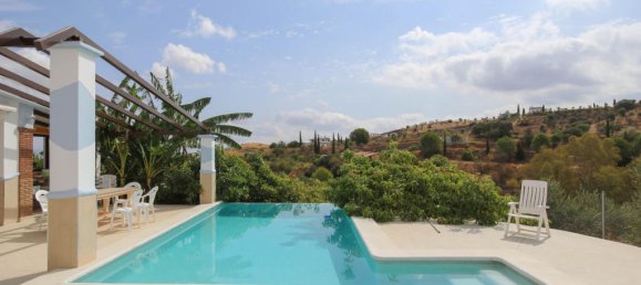 5 bedrooms House in Coin, Spain No. 125771 2