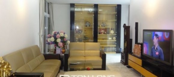 Villa de 4 dormitorios en Tay Ho, Vietnam No. 3563 4