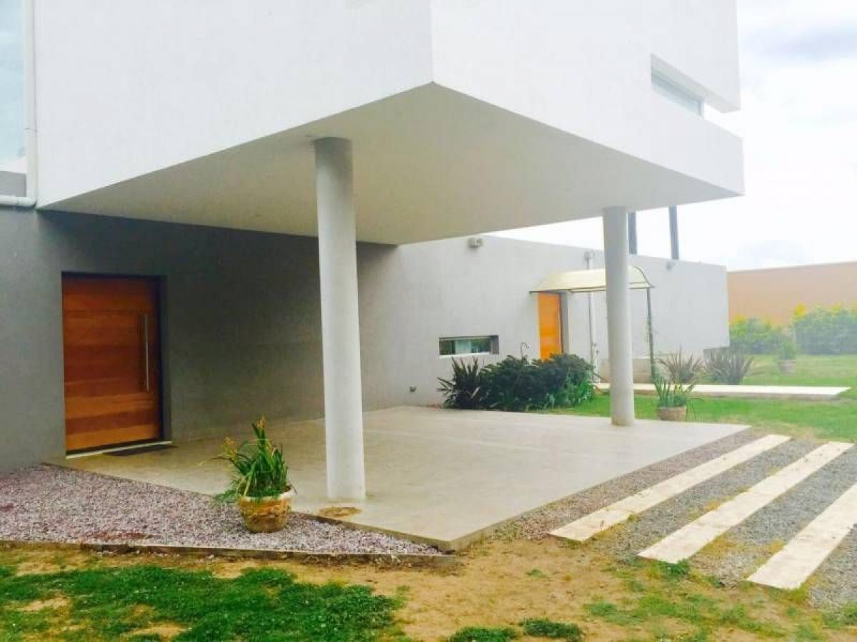 3 bedrooms House in General Belgrano, Argentina No. 58292