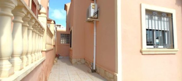 3 bedrooms House in Alicante, Spain No. 181555 9