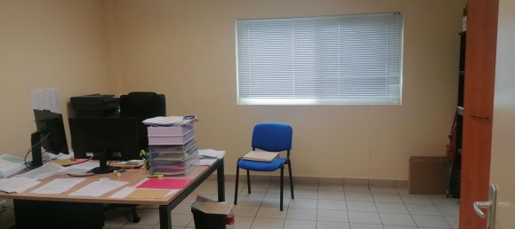 8 rooms Commercial property in Chateau-Renault, France No. 47070 2