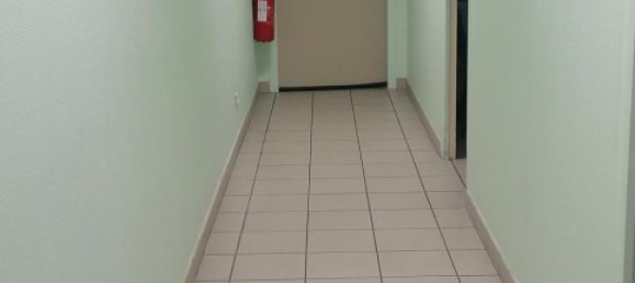 8 rooms Commercial property in Chateau-Renault, France No. 47070 3