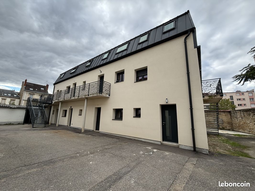 Studio in Dijon, France No. 200087