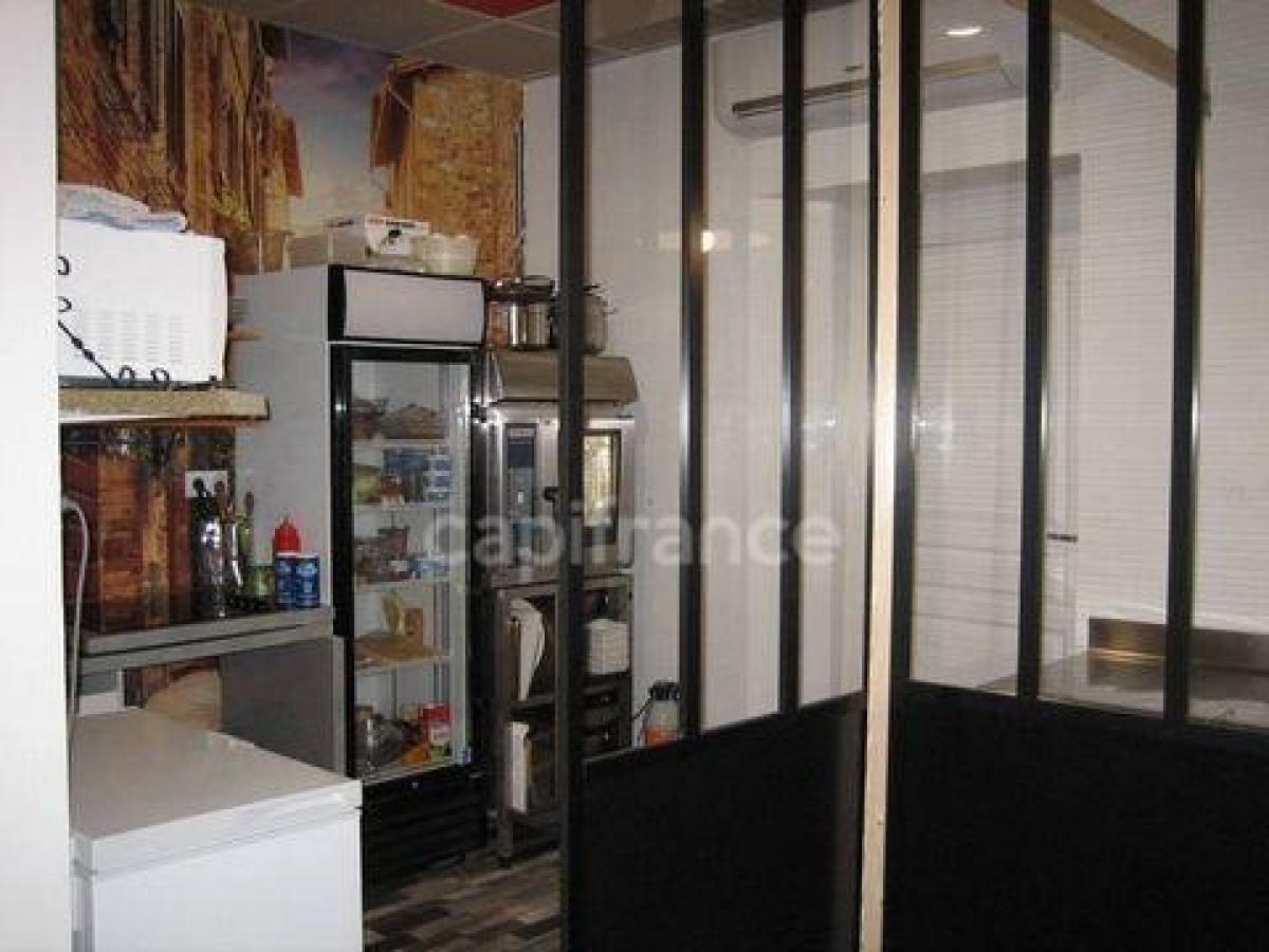 Oficina en Hyeres, France 73 m² No. 18538