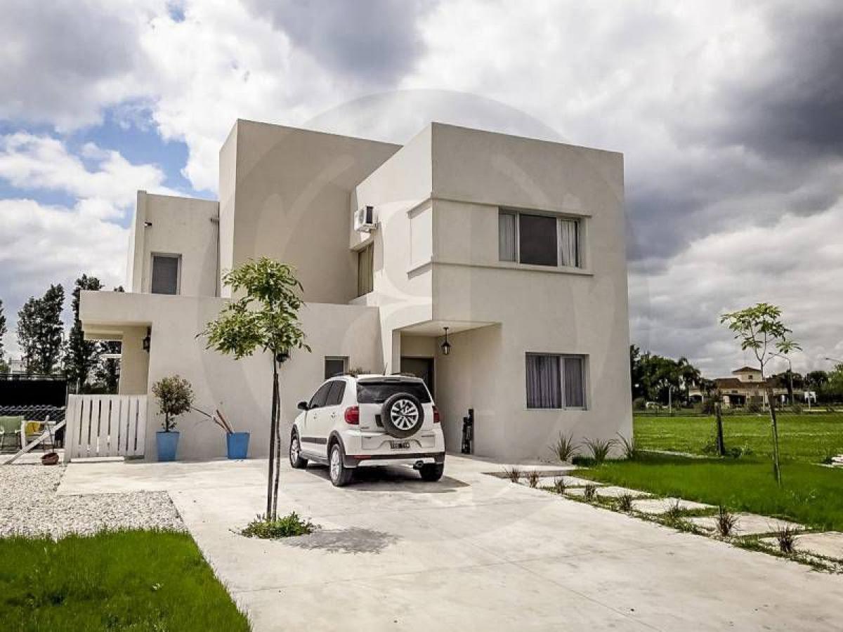 3 bedrooms House in Tigre, Argentina No. 79690