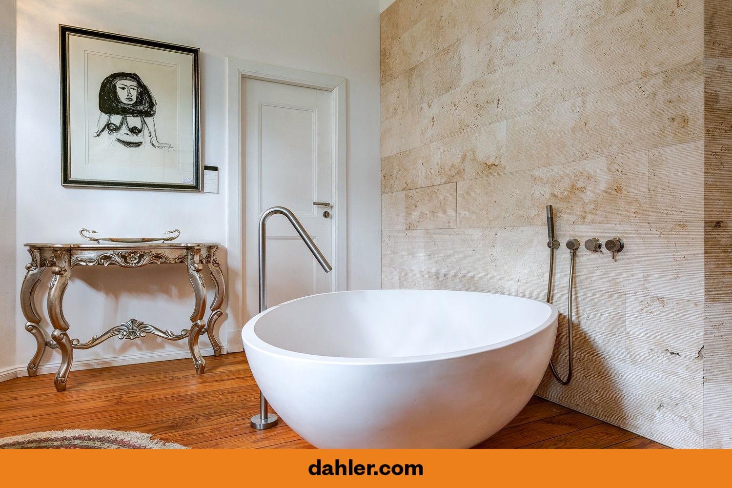 Здание с 8 спальнями в Николасзе, Германия № 27265