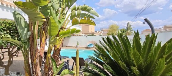 3 bedrooms Villa in Alicante, Spain No. 10637 3