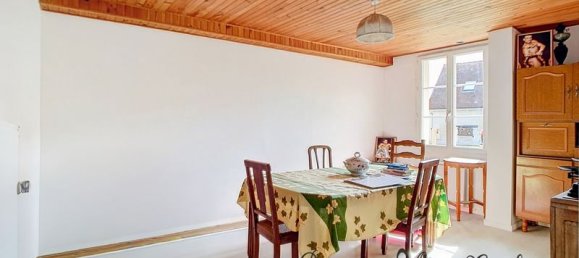 Casa de 3 dormitorios en Saint-Martin-des-Bois, France No. 59053 2